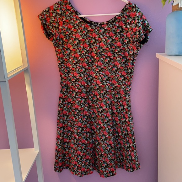 Spring dress - Picture 4 of 5